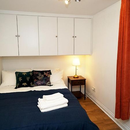 Cozy Retreat By Aresti Hotels ロンドン エクステリア 写真